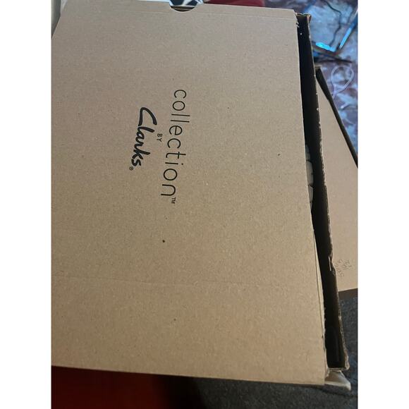 NEW (Damaged Box)CLARKS Eastford Mid Olive Combination Men\'s US 7.5